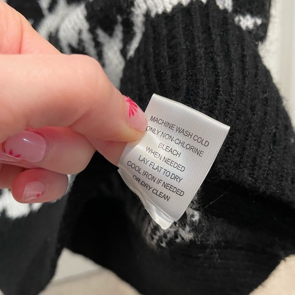 Houndstooth Sweater Vest - Picture 4 of 5